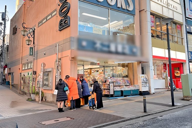 【自由が丘駅0分】プロモーションやキャンペーンにおすすめの駅ロータリー老舗書店軒先スペースの画像7
