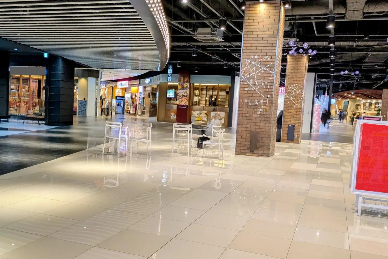 【THE OUTLETS HIROSHIMA】1F シティコートA イオンシネマ前