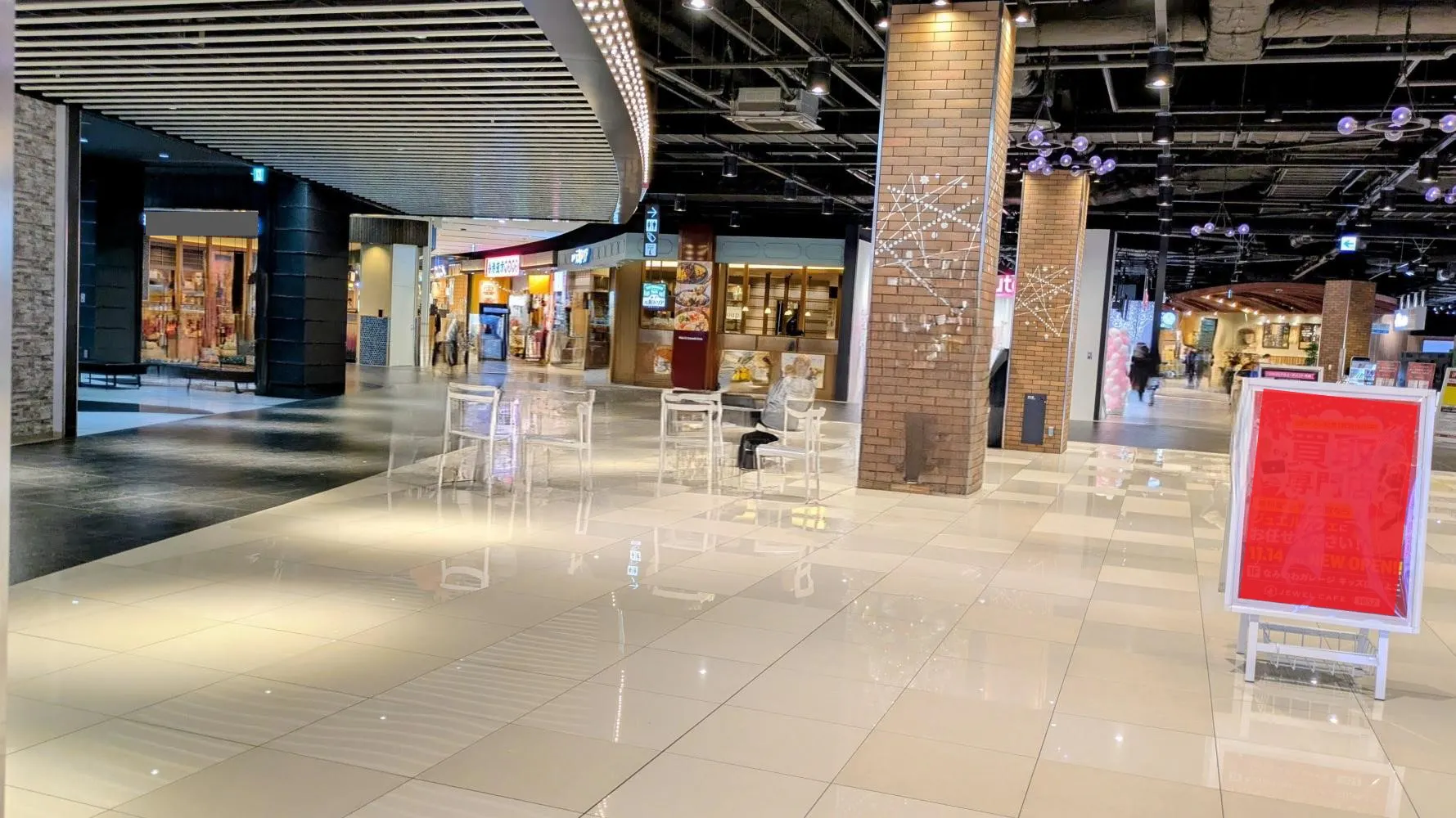 【THE OUTLETS HIROSHIMA】1F シティコートA イオンシネマ前