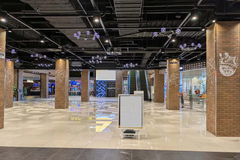 【THE OUTLETS HIROSHIMA】1F シティコートA イオンシネマ前の画像1