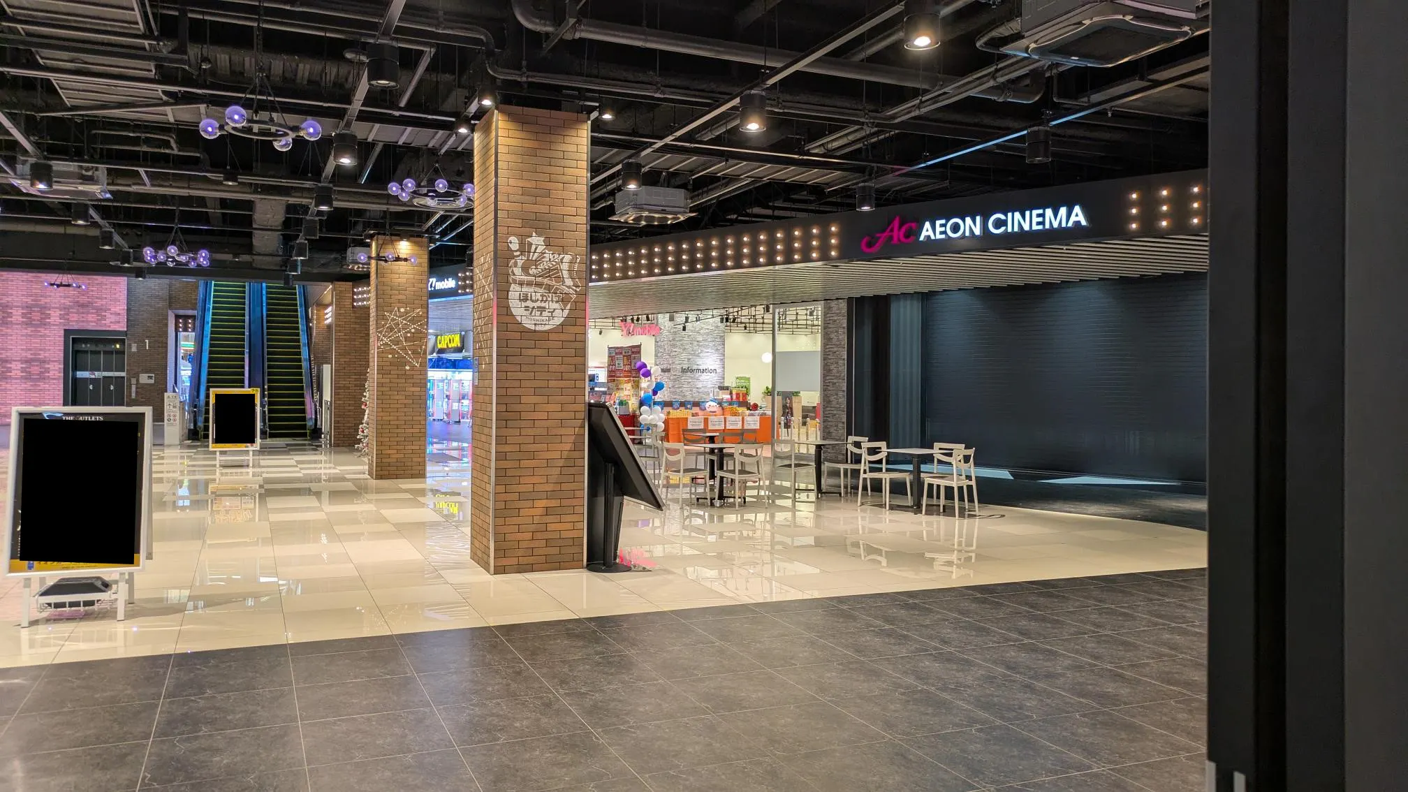 【THE OUTLETS HIROSHIMA】1F シティコートA イオンシネマ前