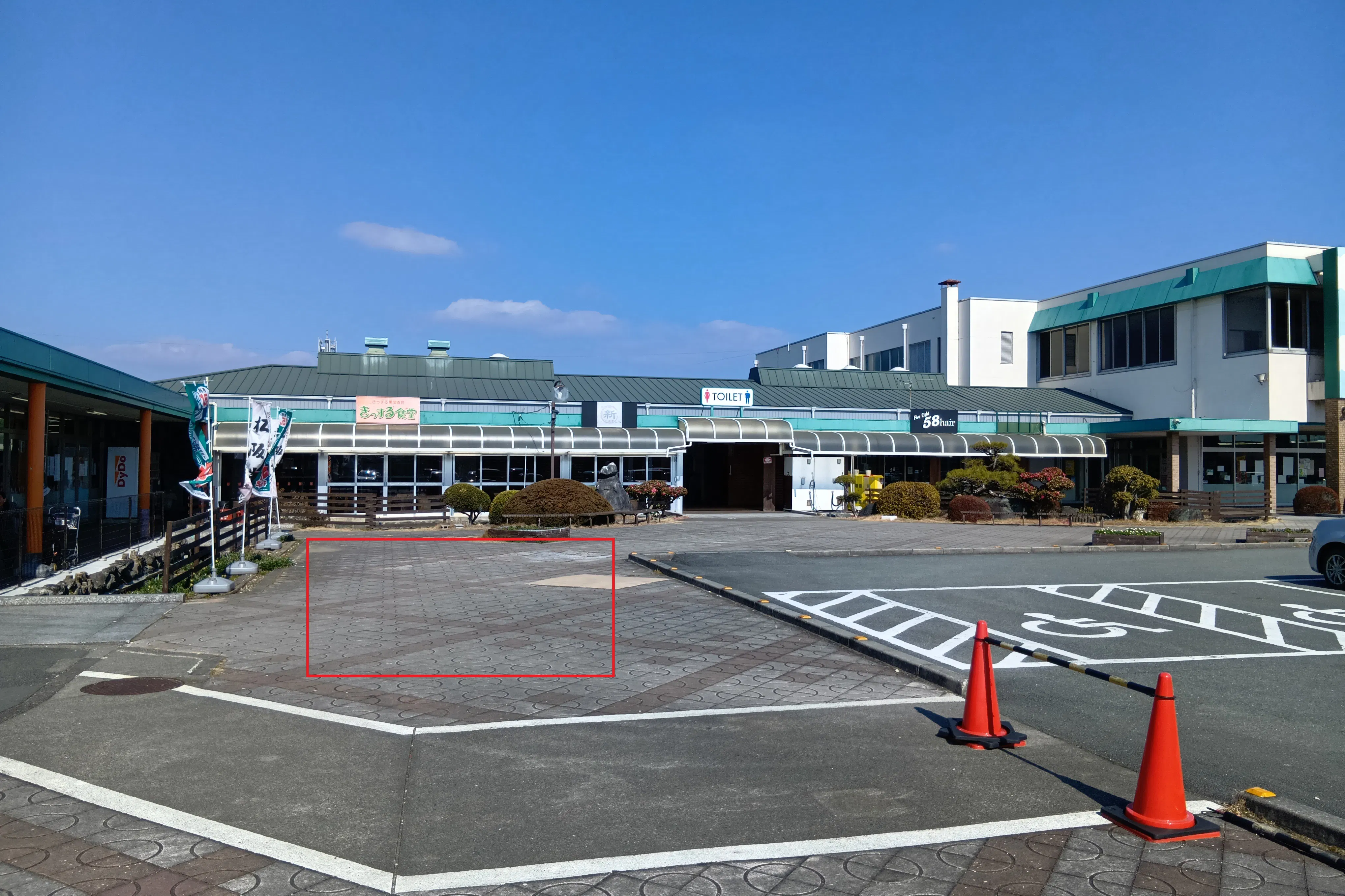 【Aコープくろべ店】食物販や販促イベントに最適な屋外中央スペース