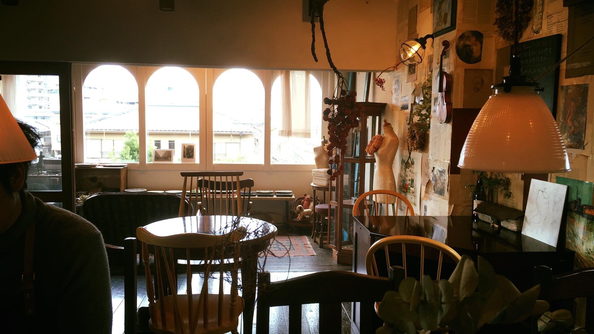 カウンターのあるスペースです。什器はご自由にお使いいただけます。