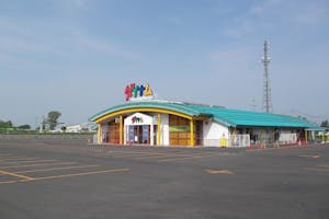 【ダイナム岩見沢店ゆったり館】キッチンカーやプロモーションに最適なアミューズメント施設のイベントスペース(駐車場)