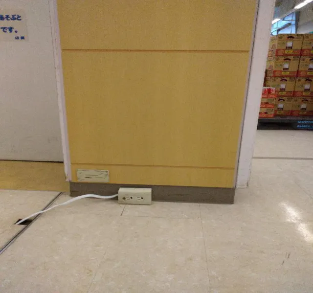 【イオンスーパーセンター五城目】食品レジ横 販促プロモーションや物販に最適なスーパー店内催事イベントスペース