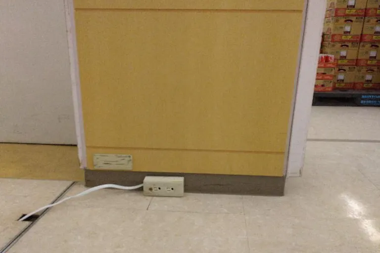 電源