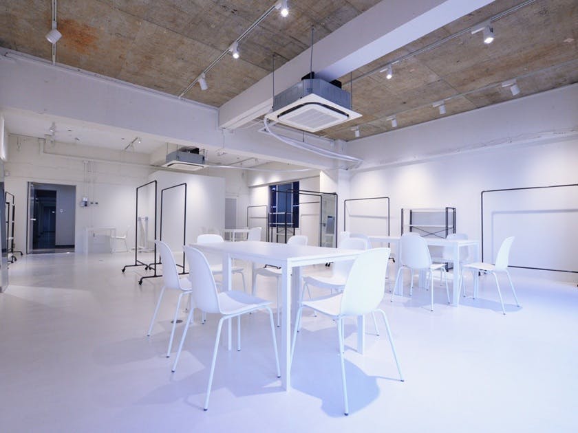 【心斎橋駅5分】大窓から自然光採光！充実した無料備品と控室完備のイベントスペース