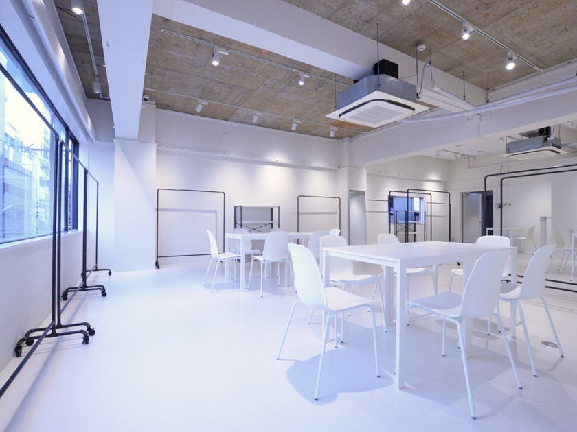 【心斎橋駅5分】大窓から自然光採光！充実した無料備品と控室完備のイベントスペース