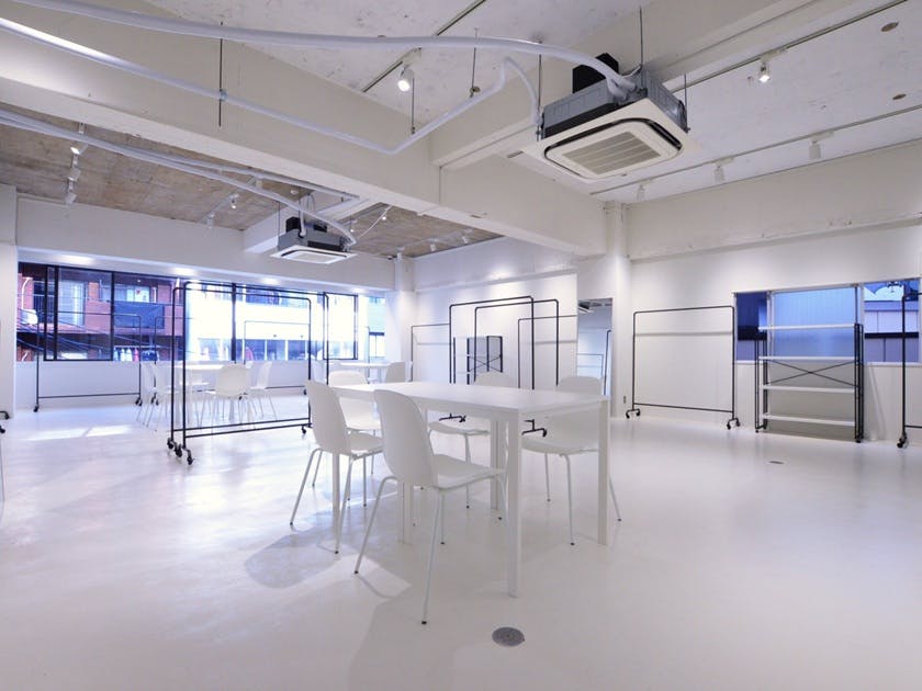 【心斎橋駅5分】大窓から自然光採光！充実した無料備品と控室完備のイベントスペースの画像