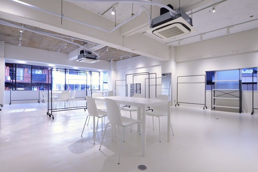 【心斎橋駅5分】大窓から自然光採光!充実した無料備品と控室完備のイベントスペース