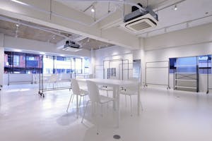 【心斎橋駅5分】大窓から自然光採光!充実した無料備品と控室完備のイベントスペース