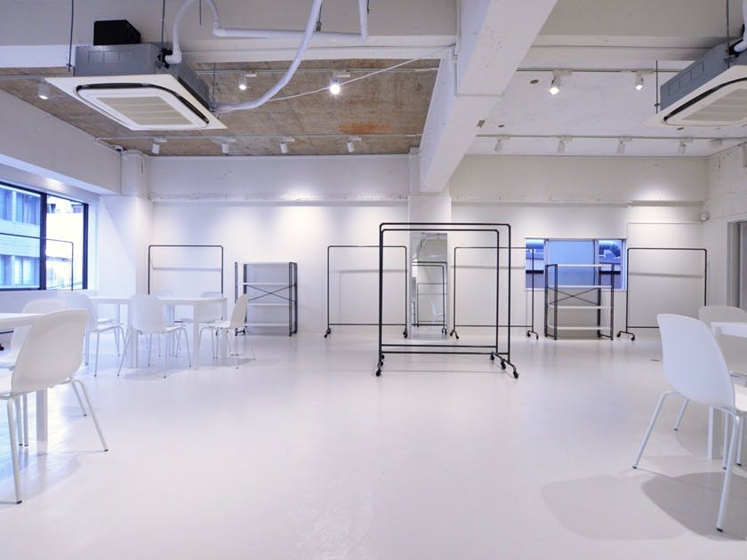 【心斎橋駅5分】大窓から自然光採光！充実した無料備品と控室完備のイベントスペース