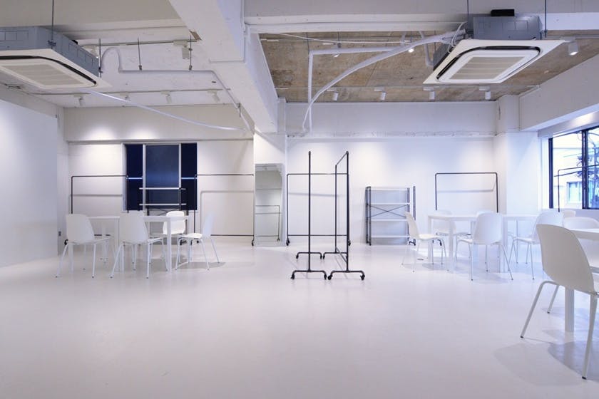 【心斎橋駅5分】大窓から自然光採光!充実した無料備品と控室完備のイベントスペース