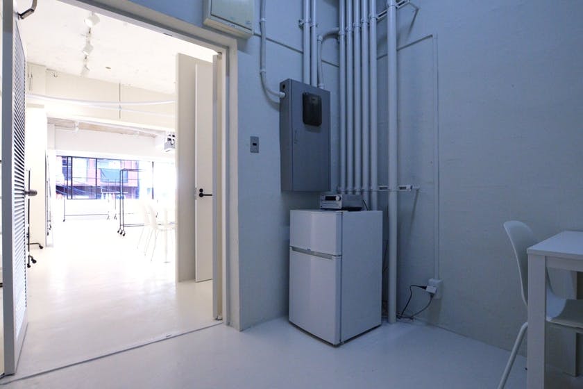 【心斎橋駅5分】大窓から自然光採光!充実した無料備品と控室完備のイベントスペース