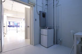 【心斎橋駅5分】大窓から自然光採光!充実した無料備品と控室完備のイベントスペース