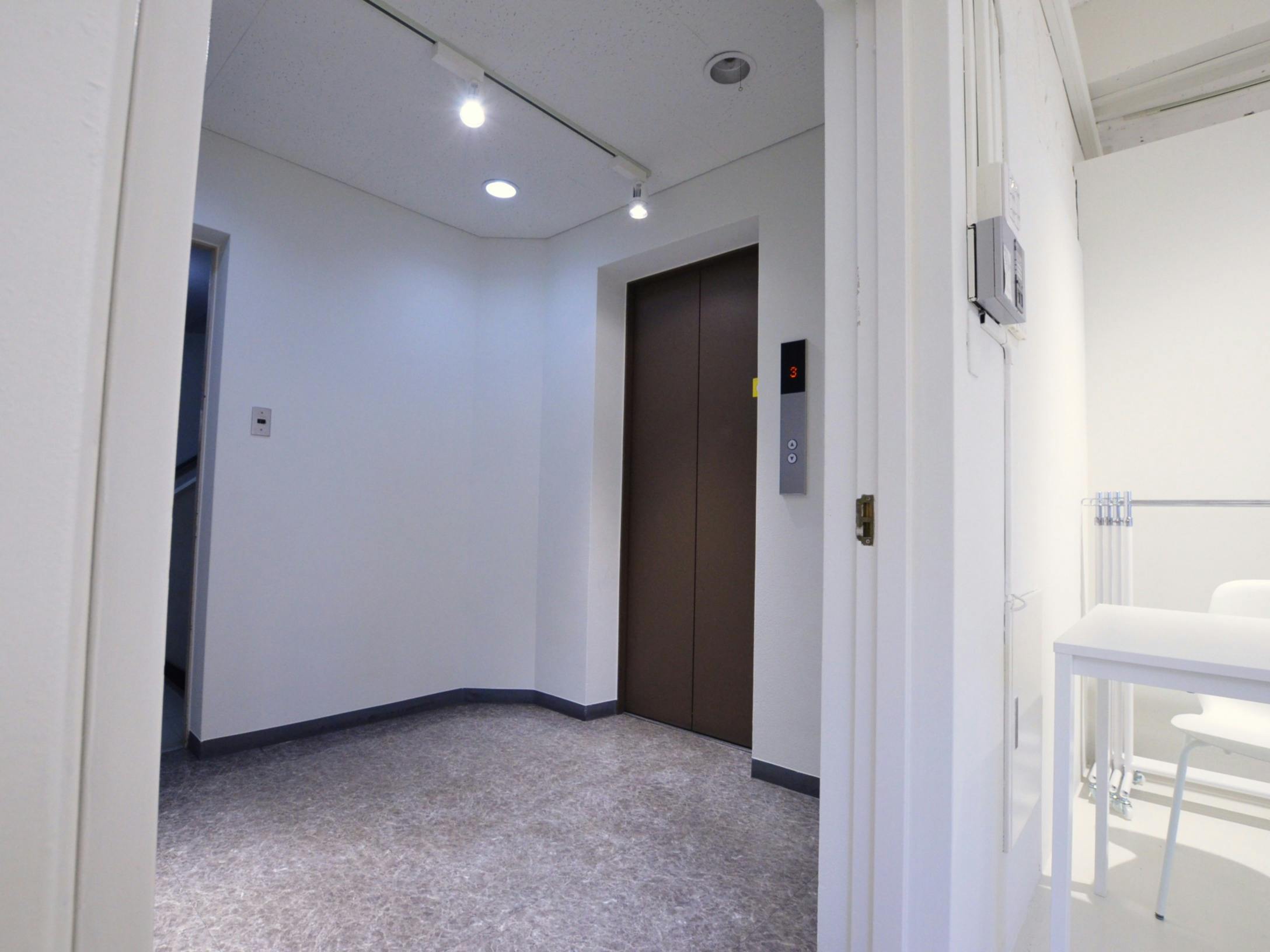 【心斎橋駅5分】大窓から自然光採光！充実した無料備品と控室完備のイベントスペース