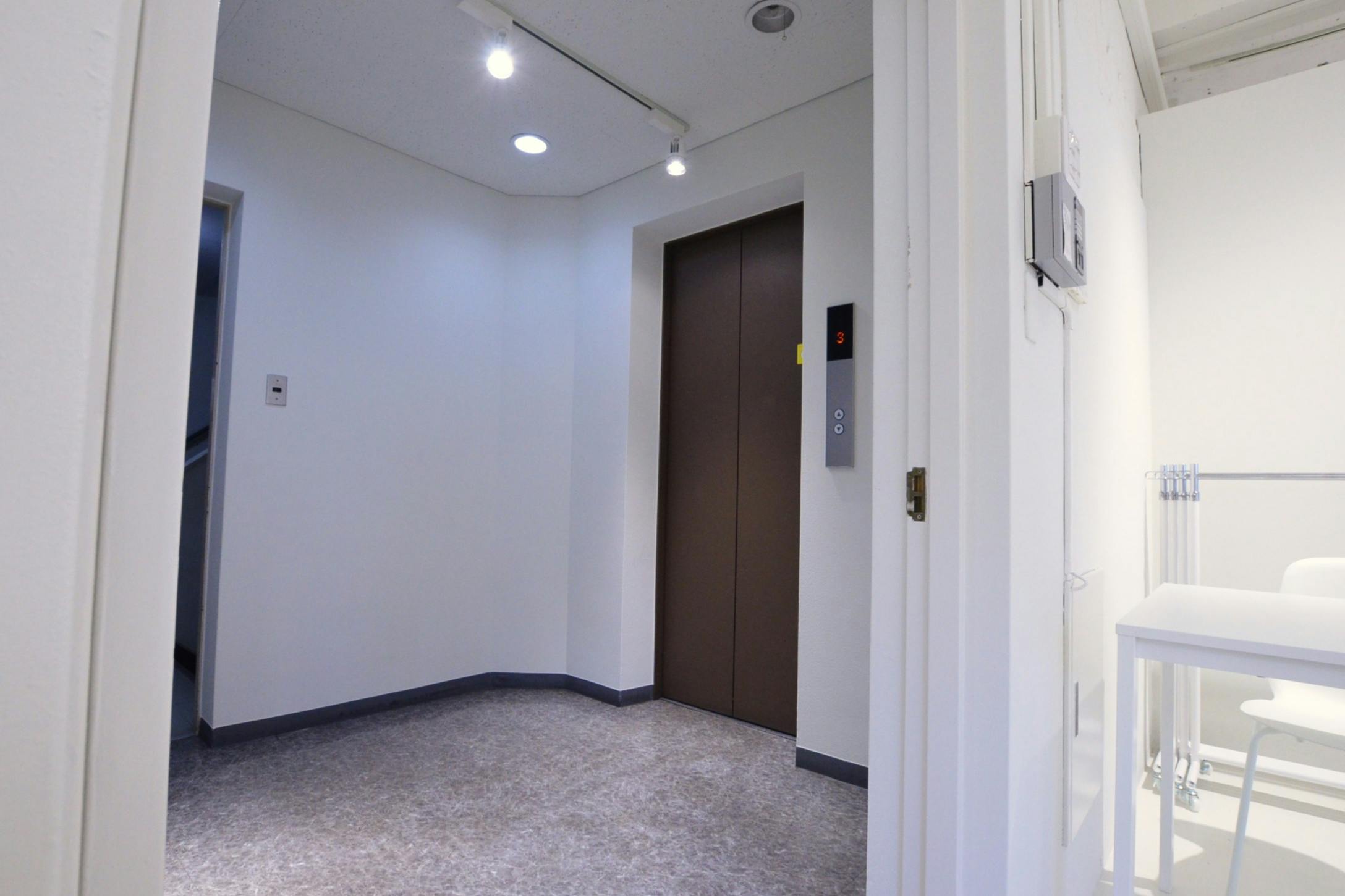 【心斎橋駅5分】大窓から自然光採光!充実した無料備品と控室完備のイベントスペース