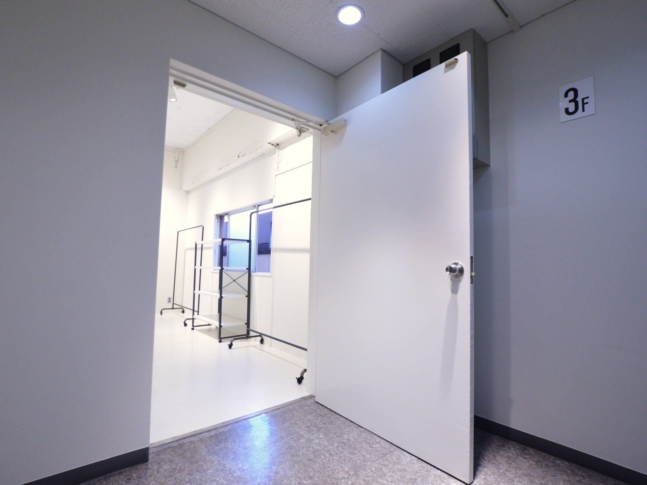 【心斎橋駅5分】大窓から自然光採光！充実した無料備品と控室完備のイベントスペース