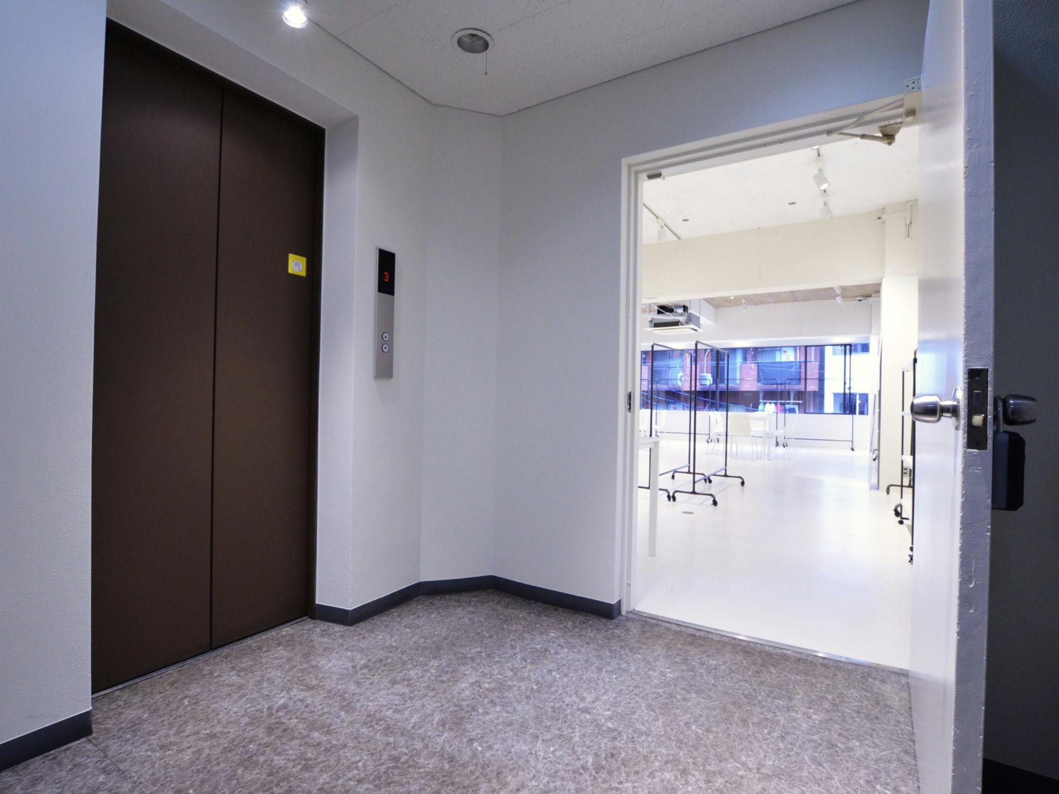 【心斎橋駅5分】大窓から自然光採光！充実した無料備品と控室完備のイベントスペース