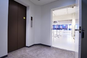 【心斎橋駅5分】大窓から自然光採光!充実した無料備品と控室完備のイベントスペース