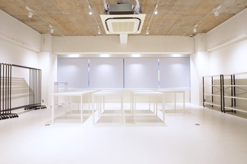 【心斎橋駅5分】大窓から自然光採光!充実した無料備品と控室完備のイベントスペース