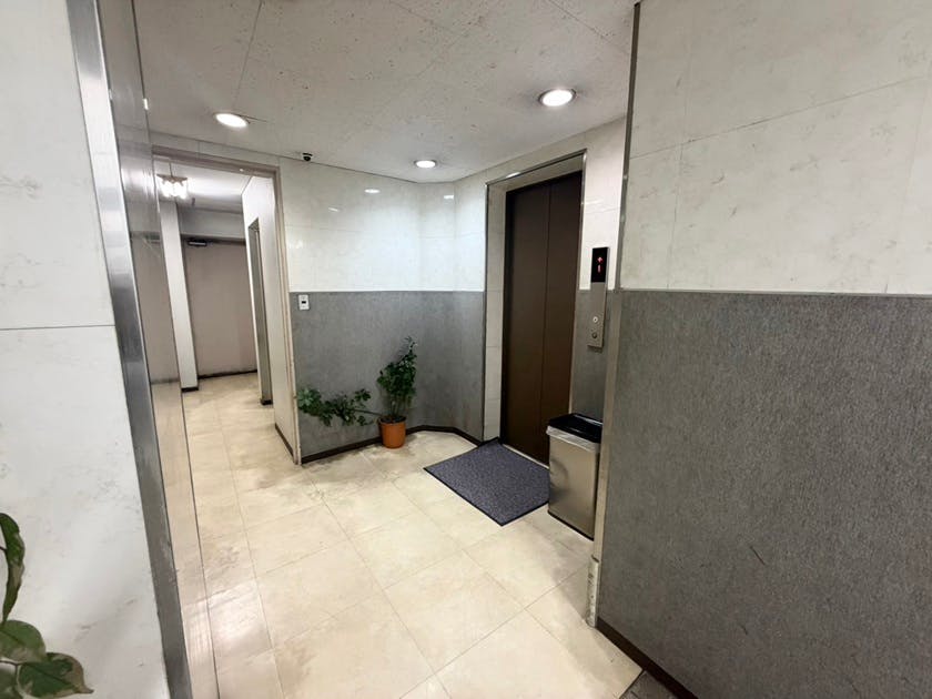 【心斎橋駅5分】大窓から自然光採光！充実した無料備品と控室完備のイベントスペース