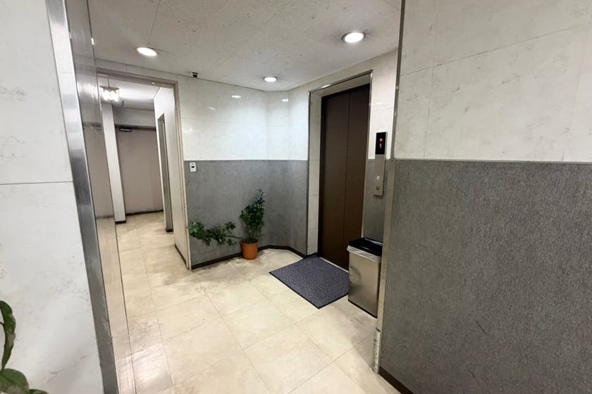 【心斎橋駅5分】大窓から自然光採光!充実した無料備品と控室完備のイベントスペース