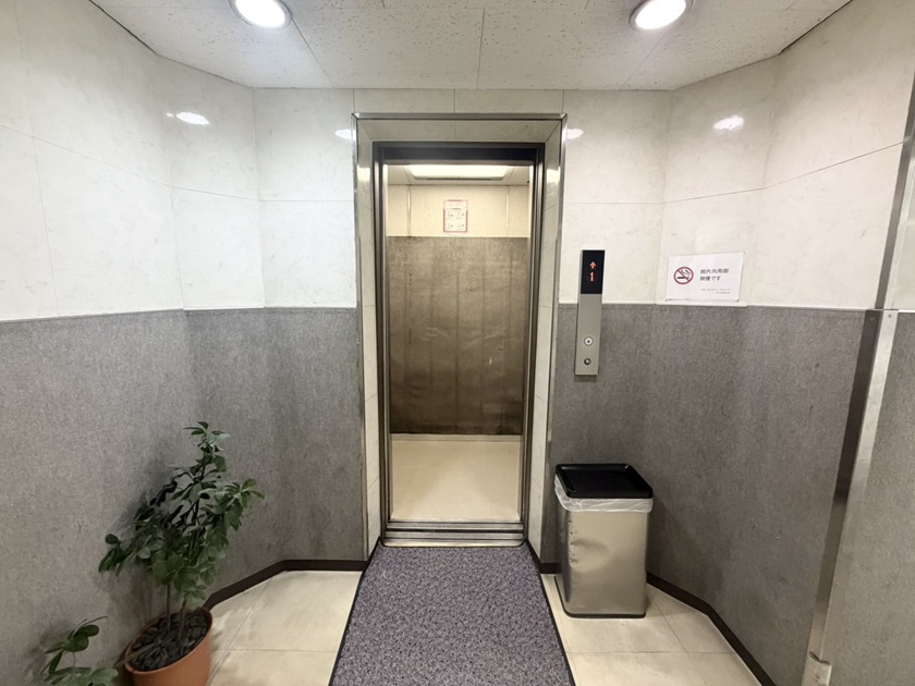 【心斎橋駅5分】大窓から自然光採光！充実した無料備品と控室完備のイベントスペース