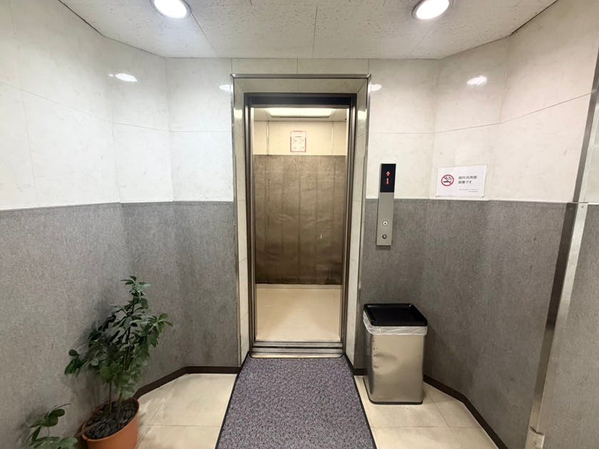 【心斎橋駅5分】大窓から自然光採光！充実した無料備品と控室完備のイベントスペース