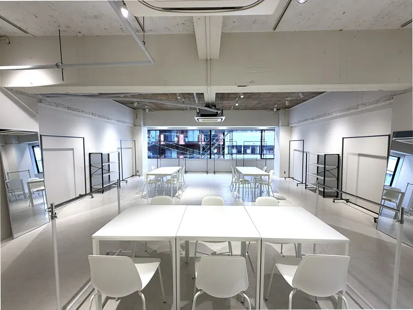【心斎橋駅5分】大窓から自然光採光！充実した無料備品と控室完備のイベントスペース