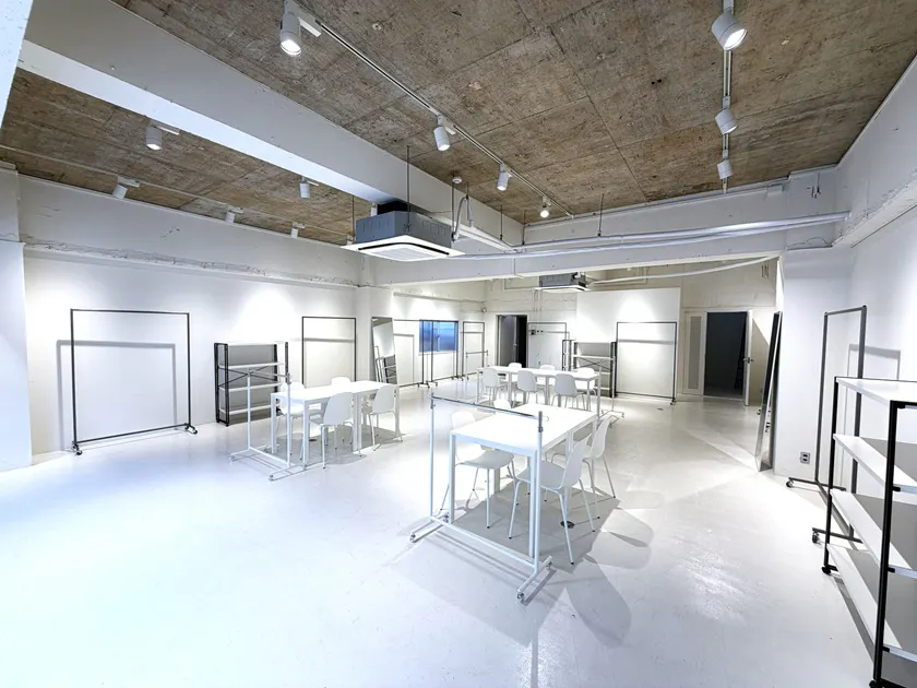 【心斎橋駅5分】大窓から自然光採光!充実した無料備品と控室完備のイベントスペース