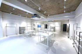 【心斎橋駅5分】大窓から自然光採光!充実した無料備品と控室完備のイベントスペース