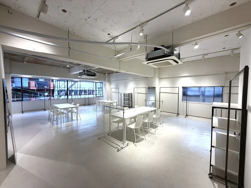【心斎橋駅5分】大窓から自然光採光!充実した無料備品と控室完備のイベントスペース