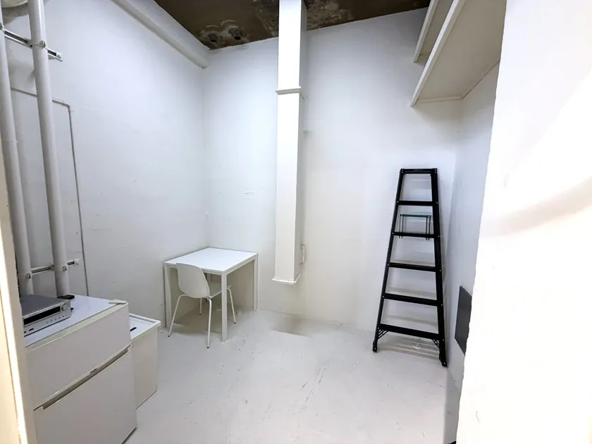 【心斎橋駅5分】大窓から自然光採光!充実した無料備品と控室完備のイベントスペース