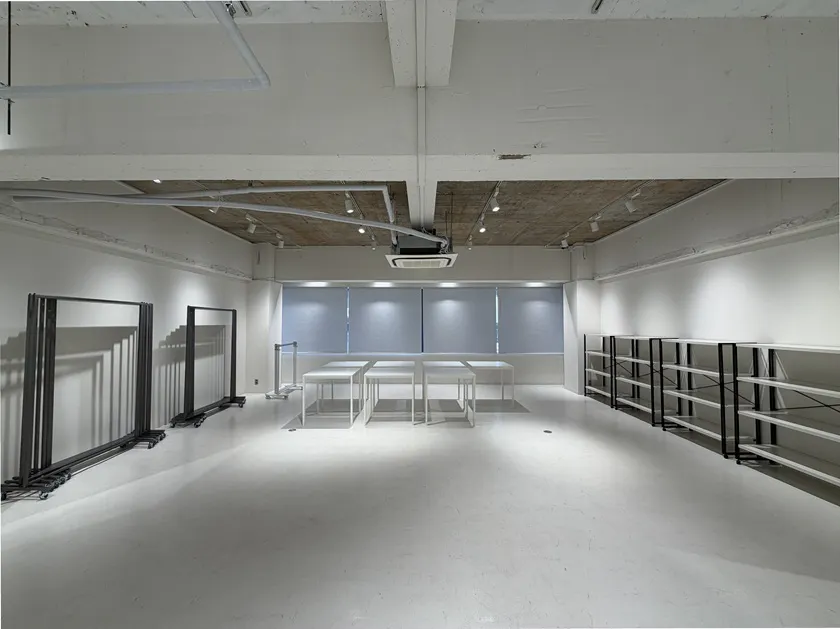 【心斎橋駅5分】大窓から自然光採光!充実した無料備品と控室完備のイベントスペース