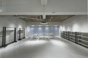 【心斎橋駅5分】大窓から自然光採光!充実した無料備品と控室完備のイベントスペース