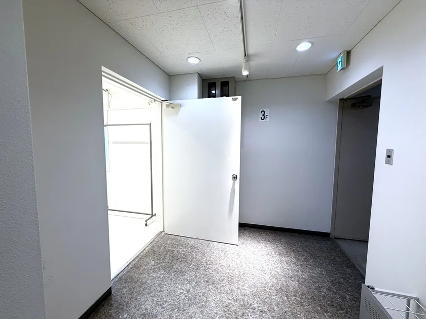 【心斎橋駅5分】大窓から自然光採光!充実した無料備品と控室完備のイベントスペース
