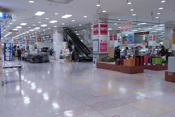 【イオンスーパーセンター横手南店】物販やプロモーションに最適なエレベーター前のイベントスペース