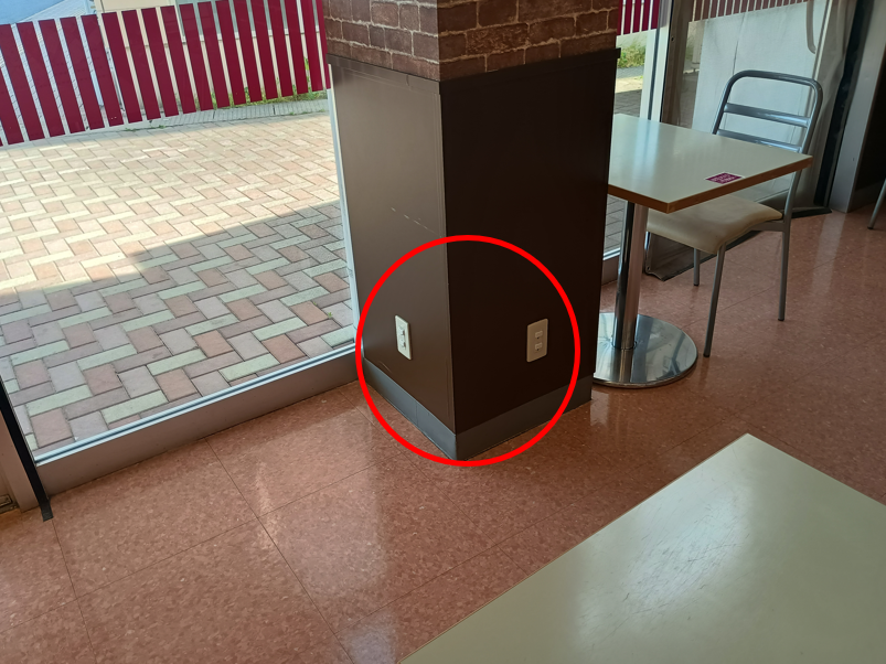 【マックスバリュ三戸店】お客さま休憩所内 販促プロモーションに最適なスーパー店内催事イベントスペース