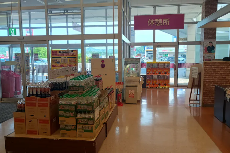 【マックスバリュ三戸店】お客さま休憩所内 販促プロモーションに最適なスーパー店内催事イベントスペースの画像2