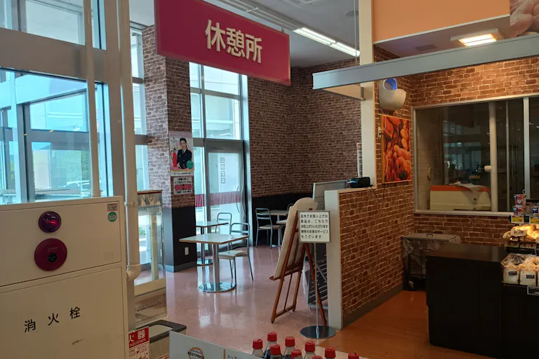 【マックスバリュ三戸店】お客さま休憩所内 販促プロモーションに最適なスーパー店内催事イベントスペースの画像5