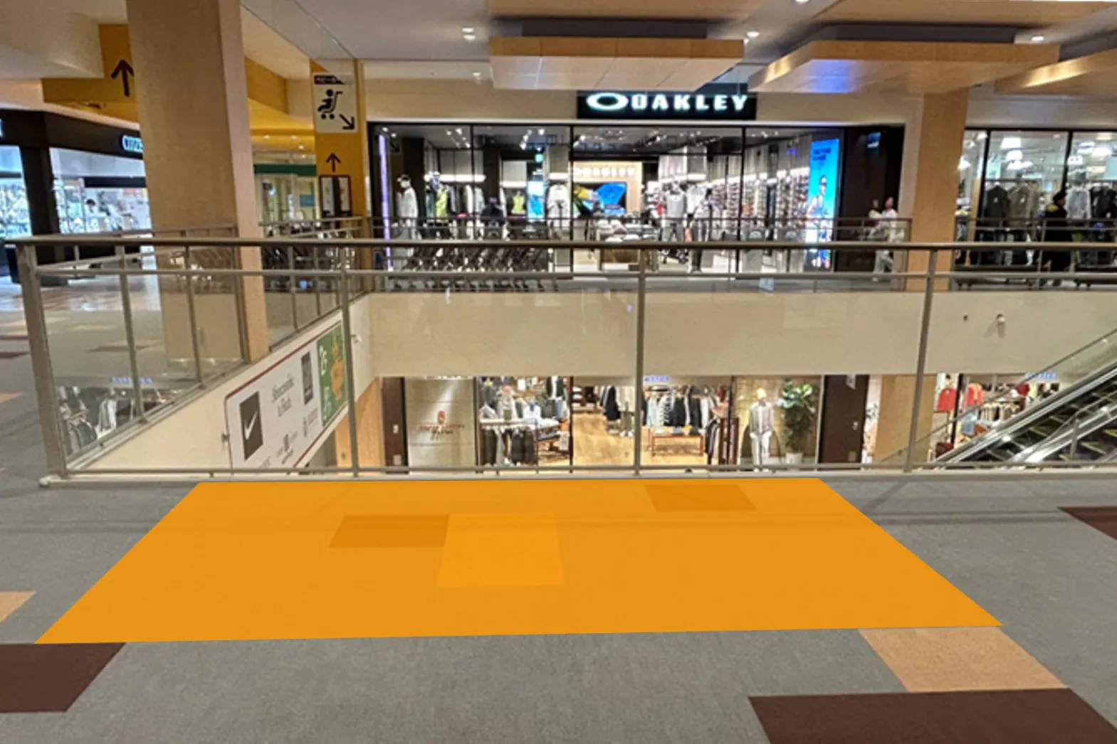 【三井アウトレットパーク 札幌北広島】クローバー•モール2F ブルーレーベル/ブラックレーベル・クレストブリッジ前