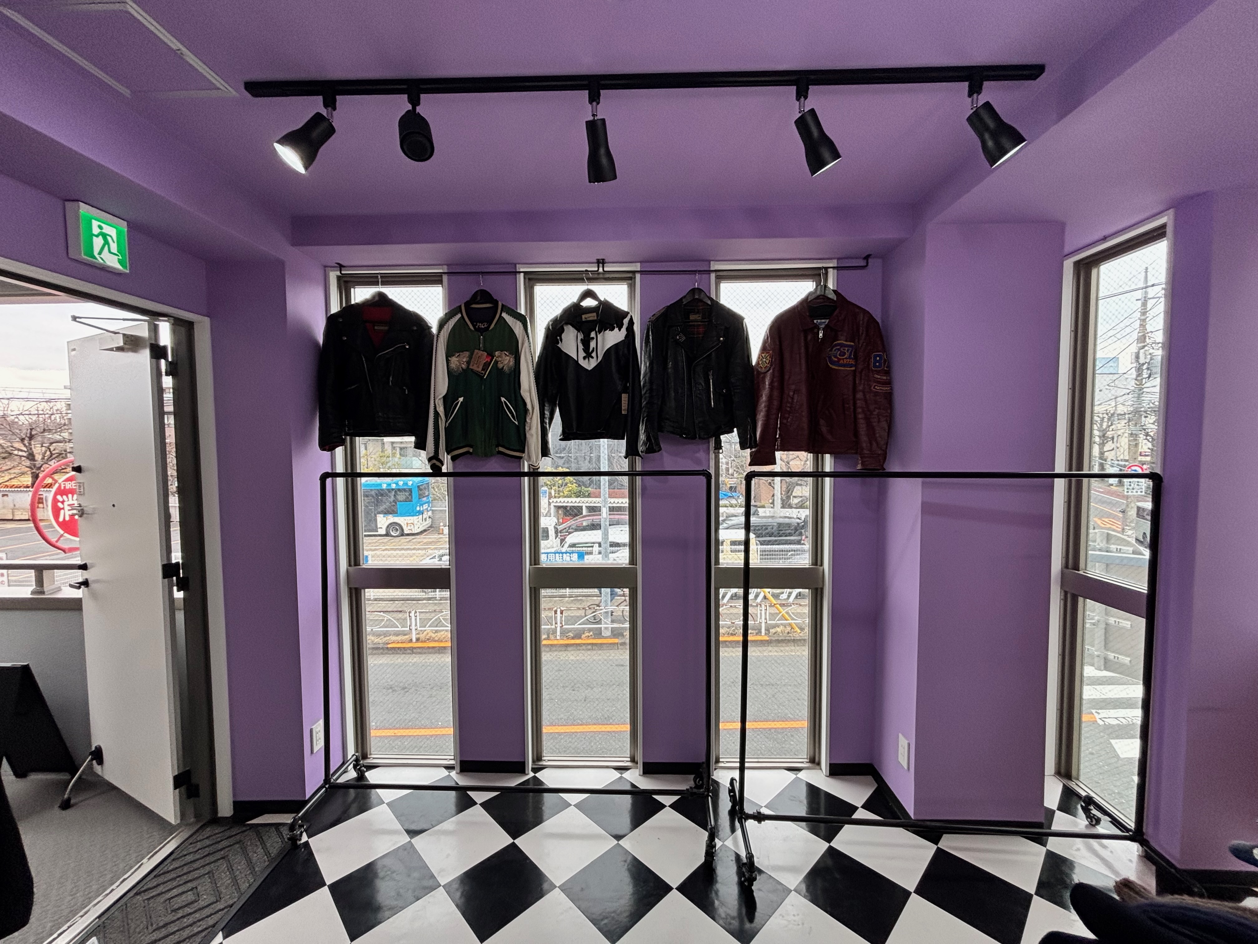 1区画をインショップの形式で貸し出しが可能です。