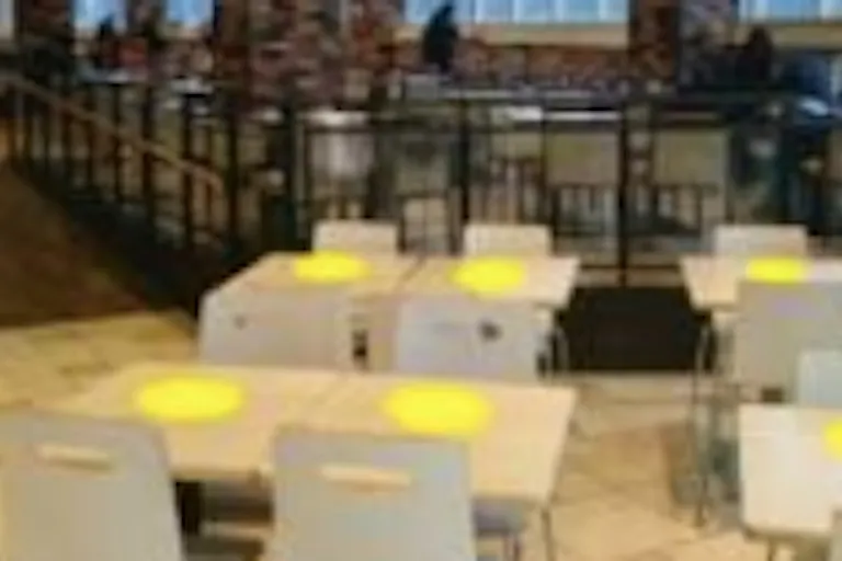 【イオンモール鶴見緑地】モール内広告 フードコートの画像1