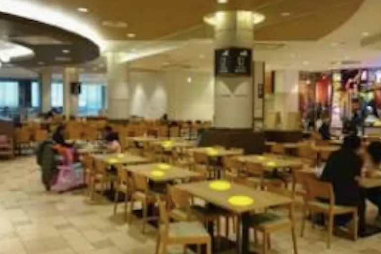 【イオンモール鶴見緑地】モール内広告 フードコートの画像2