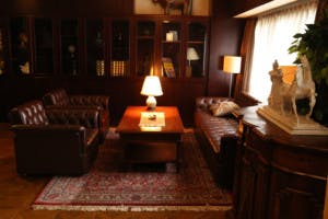 【曙橋駅3分】撮影や展示会等に適した高級感溢れるアンティーク家具付きのスタジオスペース