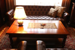 【曙橋駅3分】撮影や展示会等に適した高級感溢れるアンティーク家具付きのスタジオスペース