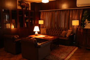 【曙橋駅3分】撮影や展示会等に適した高級感溢れるアンティーク家具付きのスタジオスペース