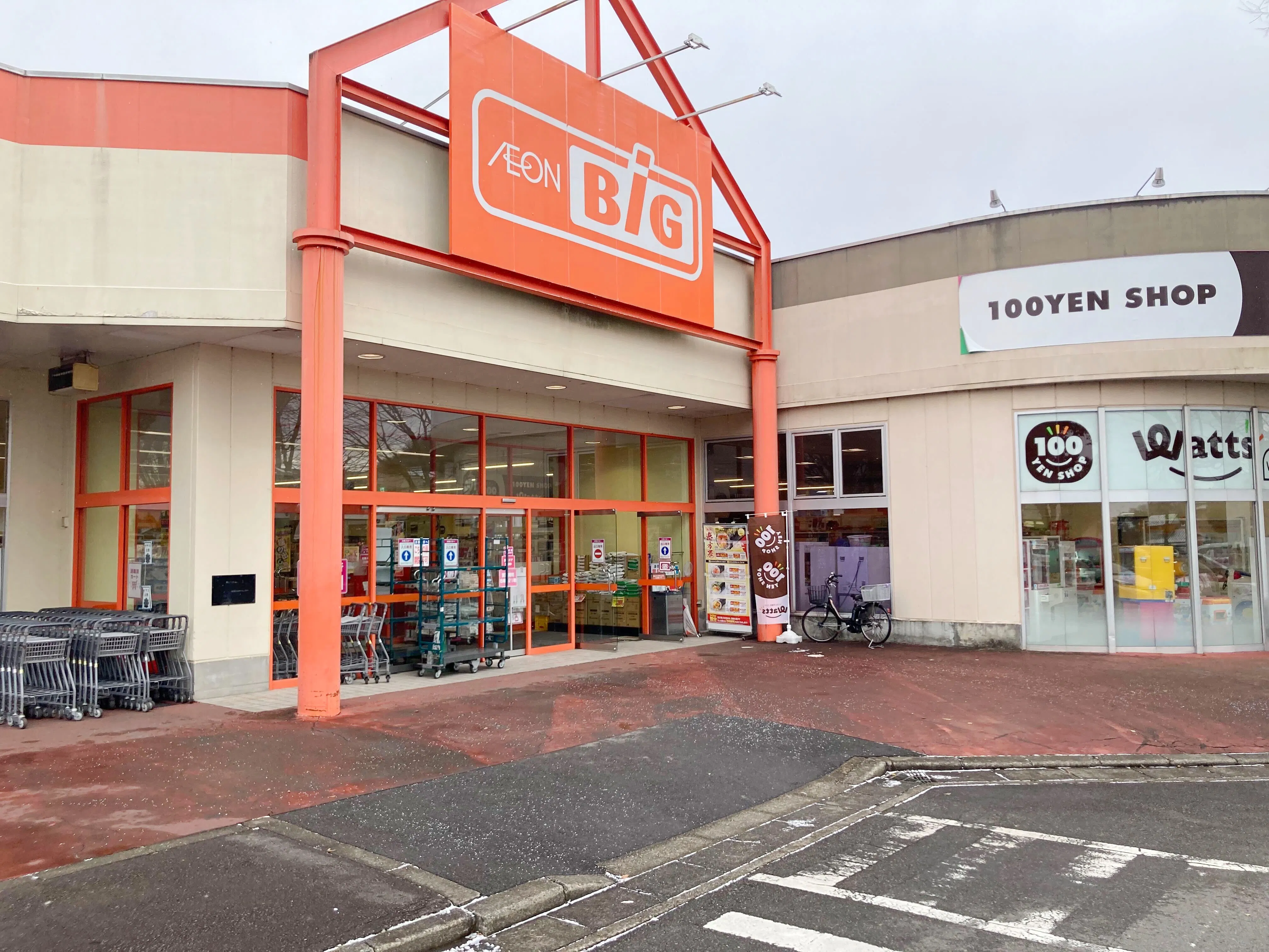 【イオンタウン美濃】キッチンカー等の移動販売に最適な施設出入口付近の屋外スペース