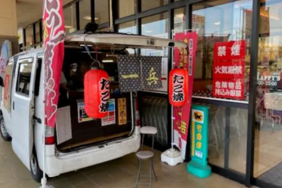 【天満屋ハピーズ円山店】正面出入口左側 各種プロモーション、会員獲得イベントに最適な屋外催事イベントスペース